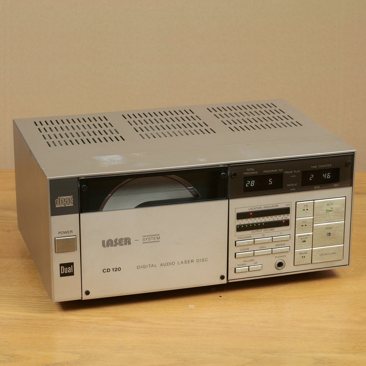 Dual • CD-120 • Lecteur CD vertical • Vertical CD-player • 1982