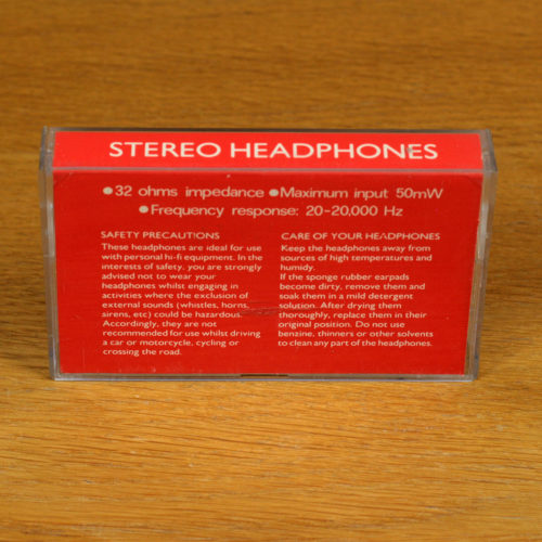 Maxell • Vintage • Ecouteurs intra-auriculaires filaires dans étui à cassette • In-ear wired headphones in cassette case
