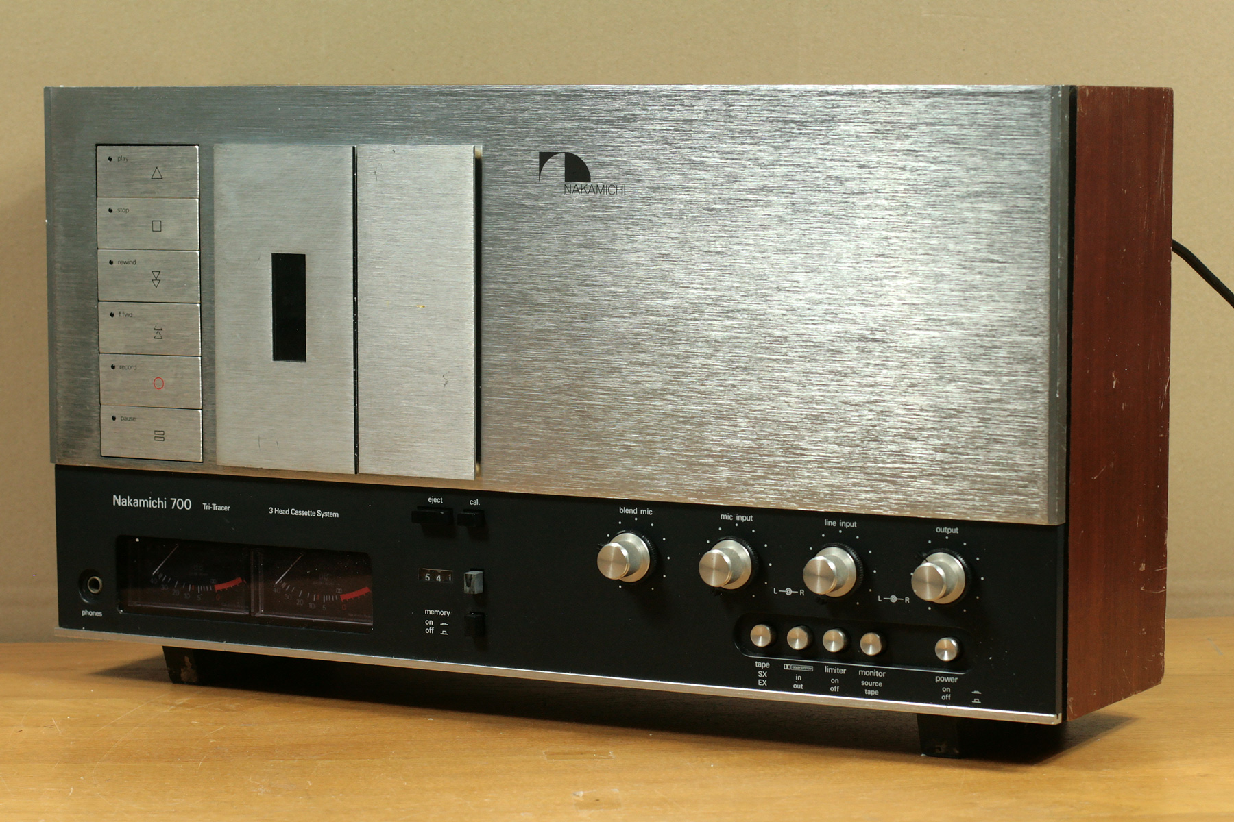 Nakamichi 700 Tri-tracer • Magnétophone à cassettes stéréophonique à 3 têtes • 3 head stereo cassette deck