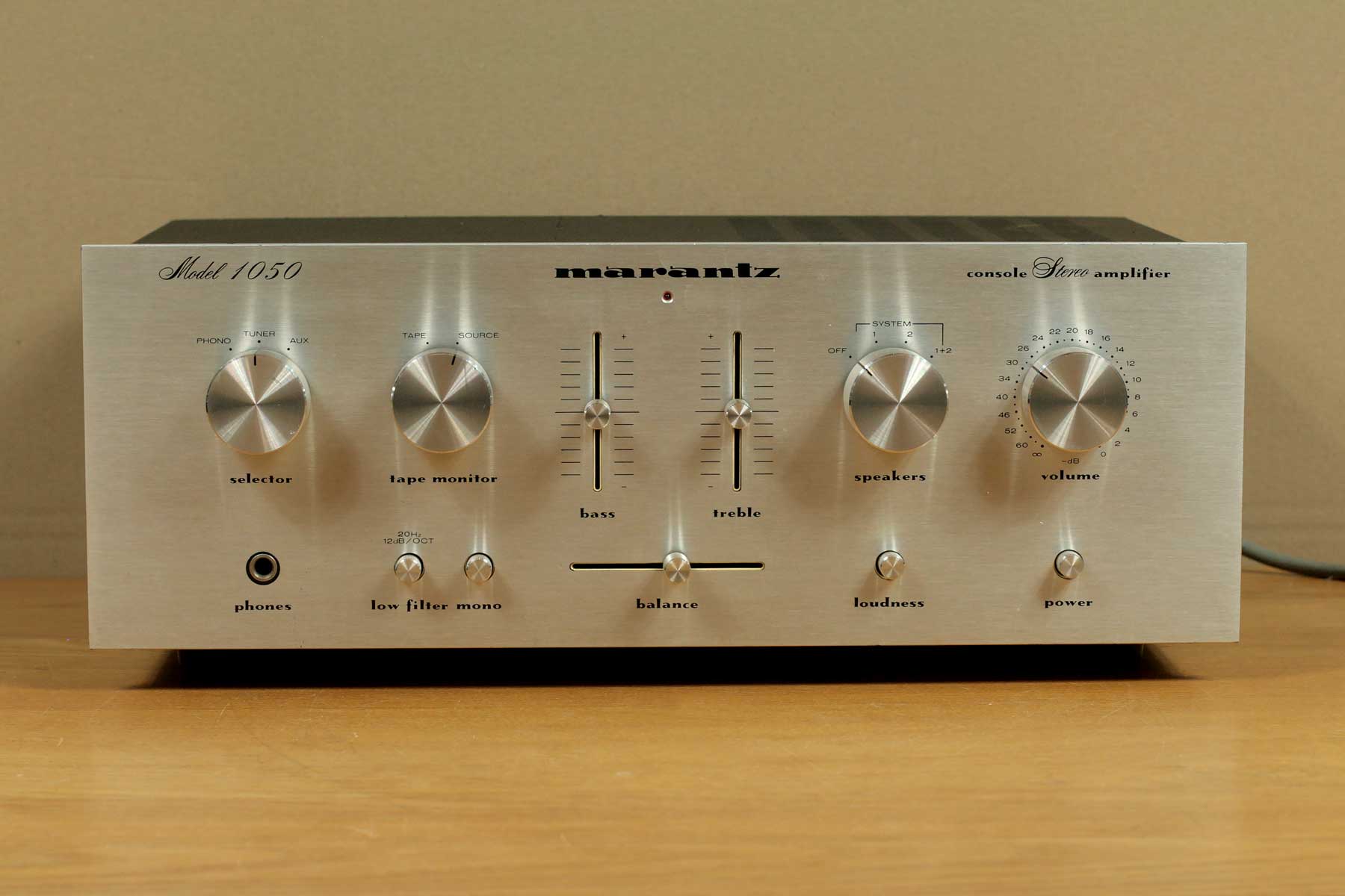 Marantz 1050 • Stereo console amplifier