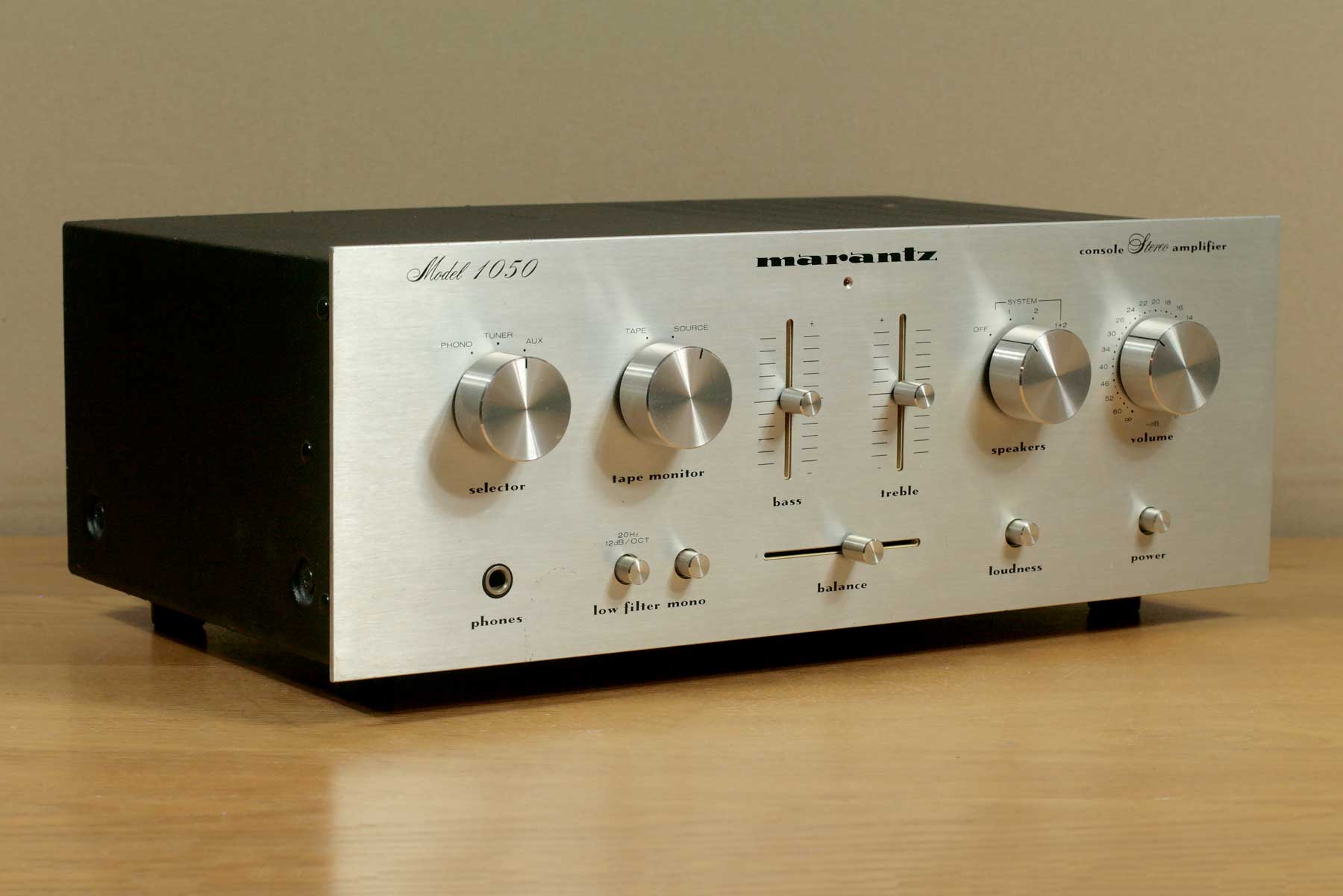 Marantz 1050 • Stereo console amplifier