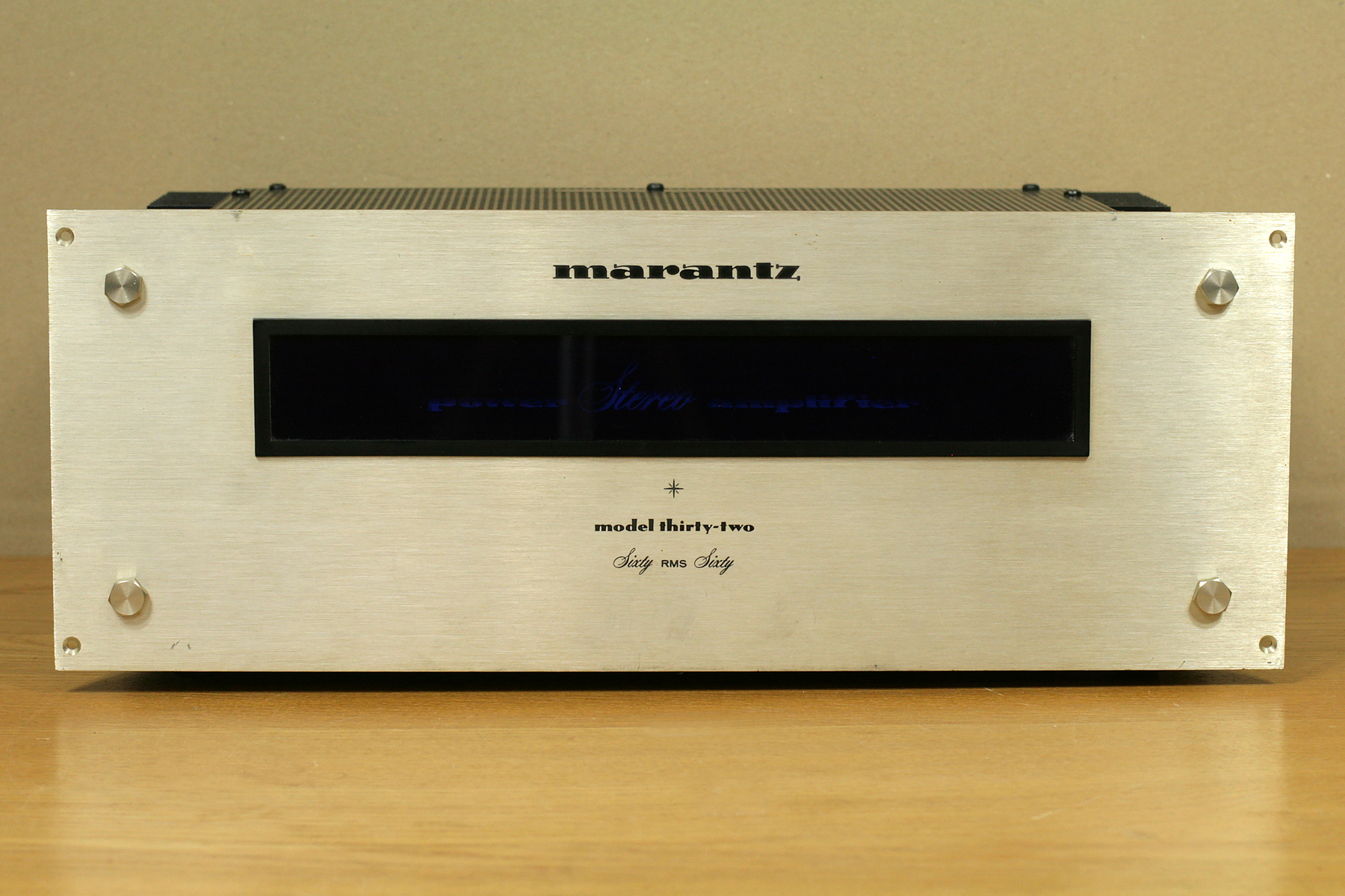 Marantz 32 • Stereo power amplifier