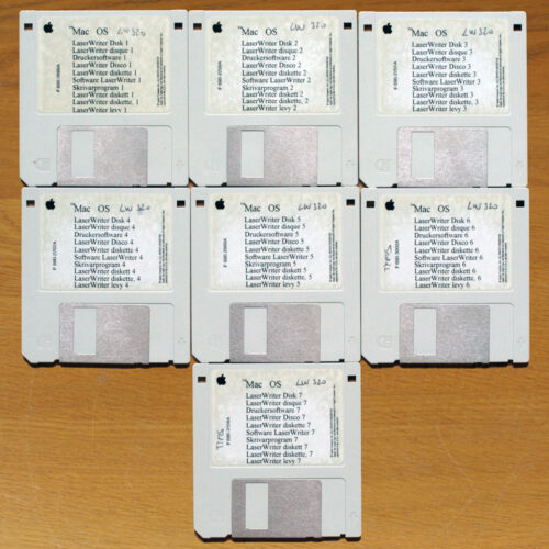 Apple Macintosh • Laserwriter 320 • Set d'installation de 7 disquettes • Install software with 7 floppy discs • 3.5” • Mac OS 7