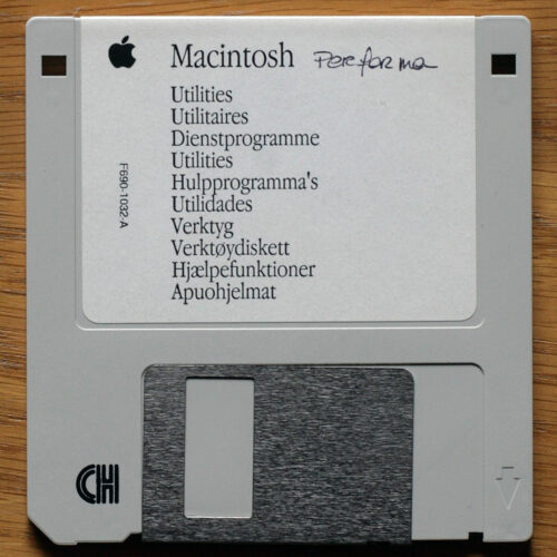 Apple Macintosh • Performa • Disquette "Utilitaires" • "Utilities" floppy disc • F 690-1032-A • 3.5” • HD • Mac OS 7