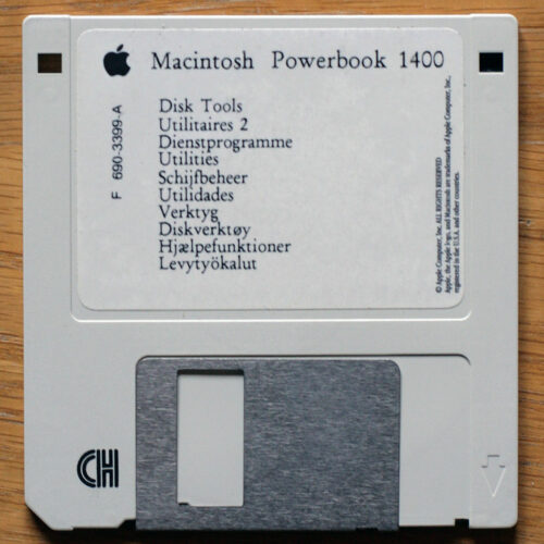 Apple Macintosh • PowerBook 1400 • Disquette "Utilitaires 2" • "Disk Tools" floppy disc • F 690-2870-A • 3.5” • HD • Mac OS 7
