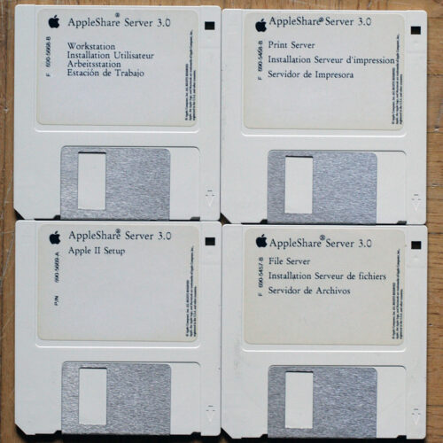 Apple Macintosh • AppleShare Server 3.0 • Set d'installation de 4 disquettes • Install software with 4 floppy discs • 3.5” • Mac OS 7