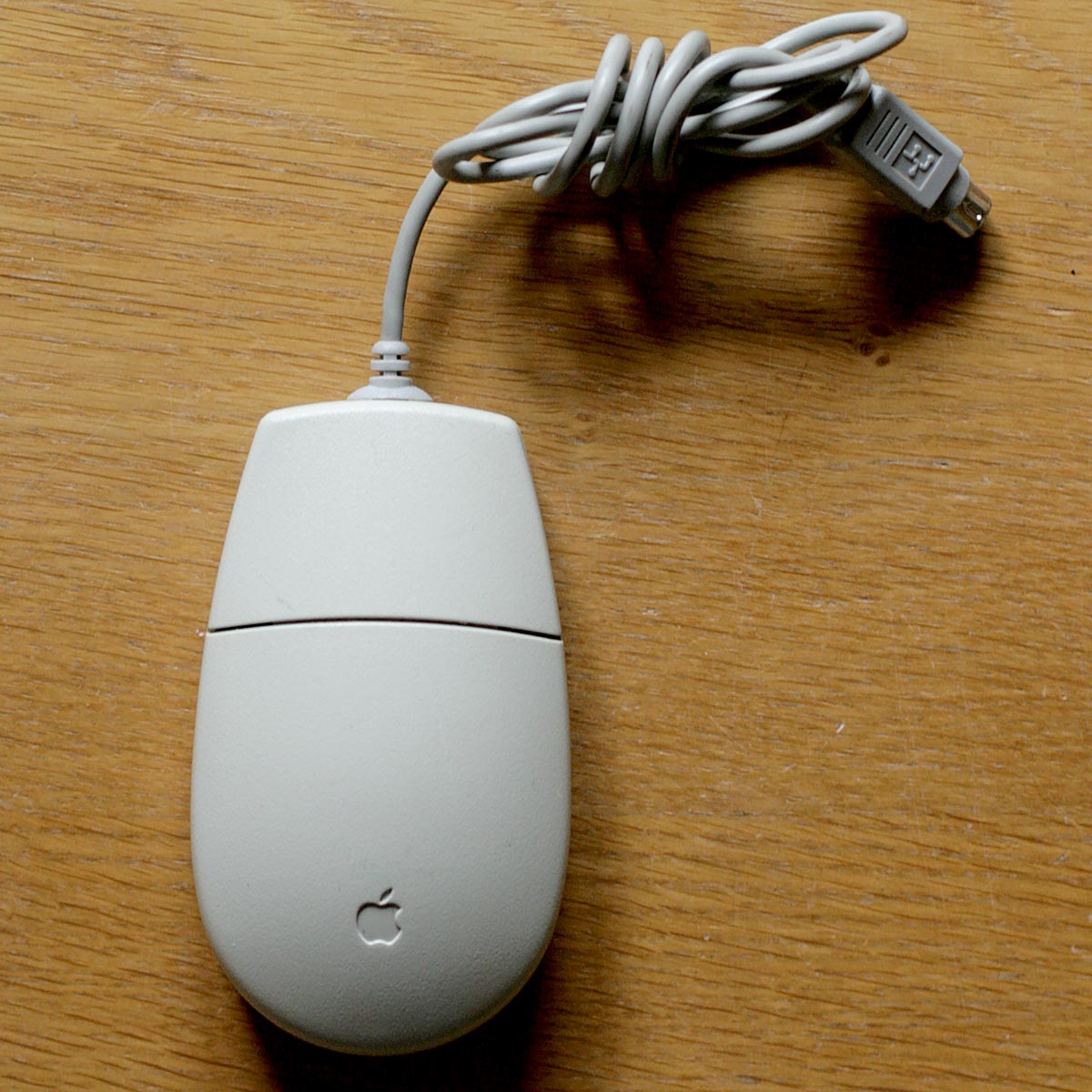 Apple Macintosh • Apple Desktop Bus Mouse II • Souris filaire à boule • M2706 • Connexion ADB