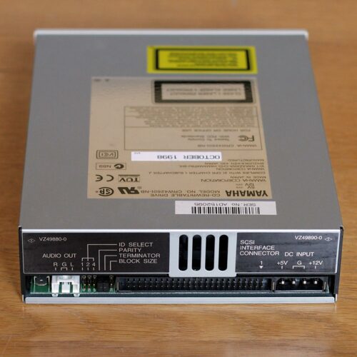 Yamaha • CRW4260T-NB • Lecteur graveur CD-RW • CD-Rewritable drive • SCSI • 1998