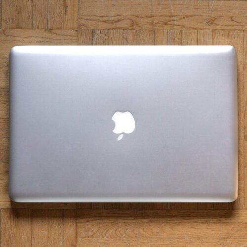 Apple Macintosh • MacBook Pro • 15.4″ • Intel Core 2 Duo • 2.4 GHz • 4 Go • 250 Go • A1286 • MB470LL/A • MacBookPro 5.1