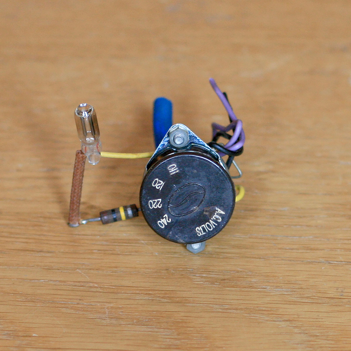 Quad 303 • Amplificateur • Power amplifier • Sélecteur de tension original • Original voltage selector • Quad 83/2099 • Spare part #SVB9AAA