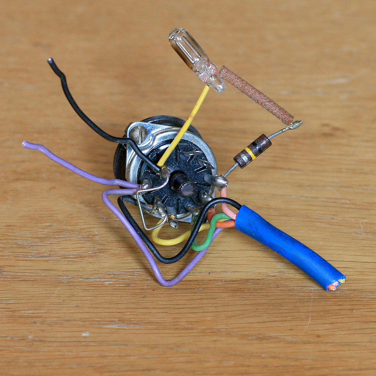 Quad 303 • Amplificateur • Power amplifier • Sélecteur de tension original • Original voltage selector • Quad 83/2099 • Spare part #SVB9AAA