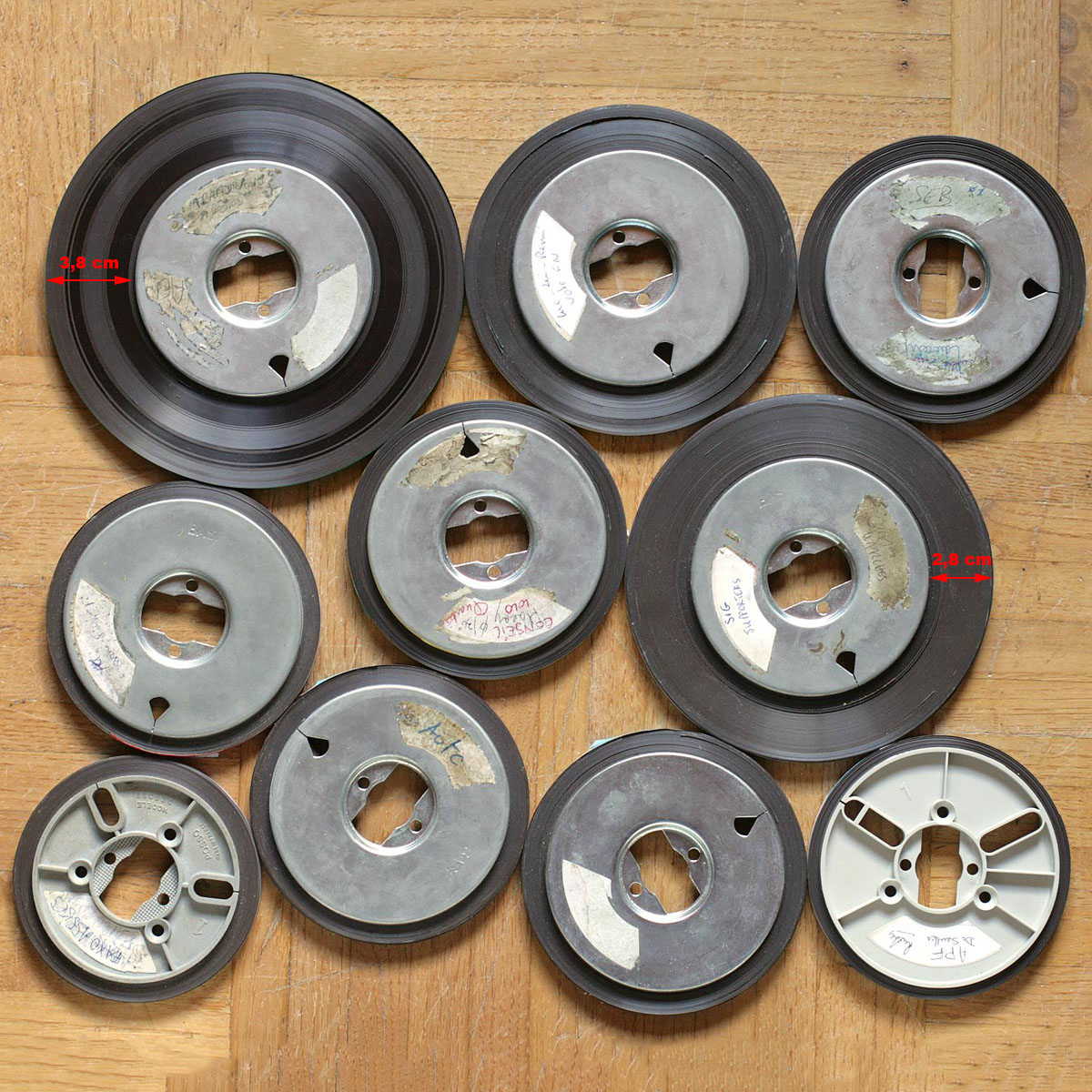 BASF • 10 bobineaux aluminium AEG avec bande magnétique • 10 AEG aluminium bobbies with tape • 10 AEG Alu-Wickelkerne mit Tonband • Occasion • Used • Gebraucht