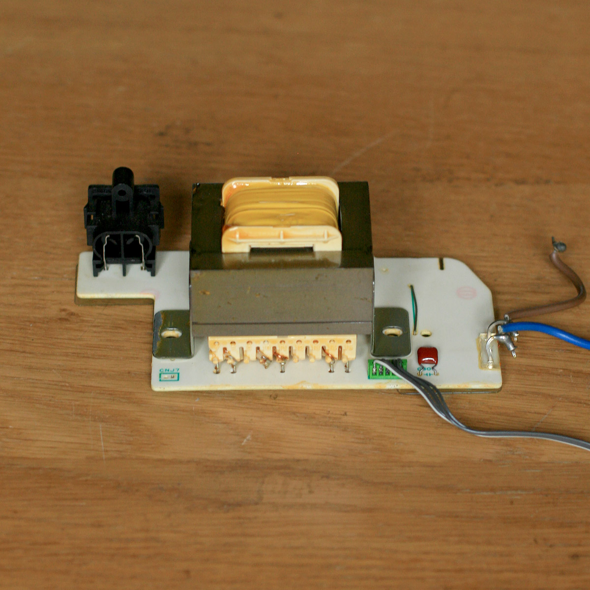 Sony • Carte d’alimentation (transformateur + circuit imprimé) • Power supply board (transformer + board ) • Sony 1-448-690-21 + 1 620 600 13 • Spare parts