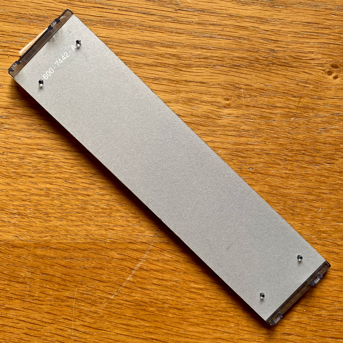 Apple Macintosh • PowerMac G4 • Cache pour trappe de lecteur CD/DVD • CD/DVD drive door bezel • Part #600-7442-A