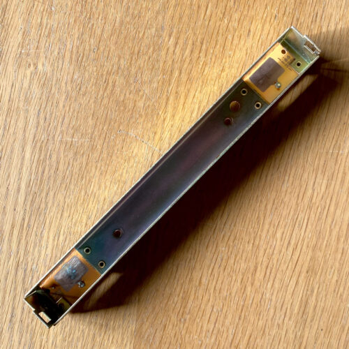 Revox • Tuner B760 • Support de compartiment piles • Battery case support • Batteriefachträger • Studer/Revox 1.166.380-0017 • Spare part