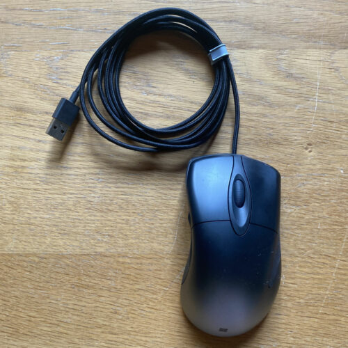 Microsoft Pro Intellimouse 1893 • Souris optique filaire pour droitier • 2019 • Connexion USB • Occasion