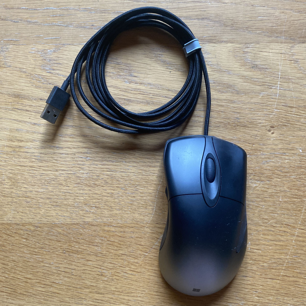 Microsoft Pro Intellimouse 1893 • Souris optique filaire pour droitier • 2019 • Connexion USB • Occasion